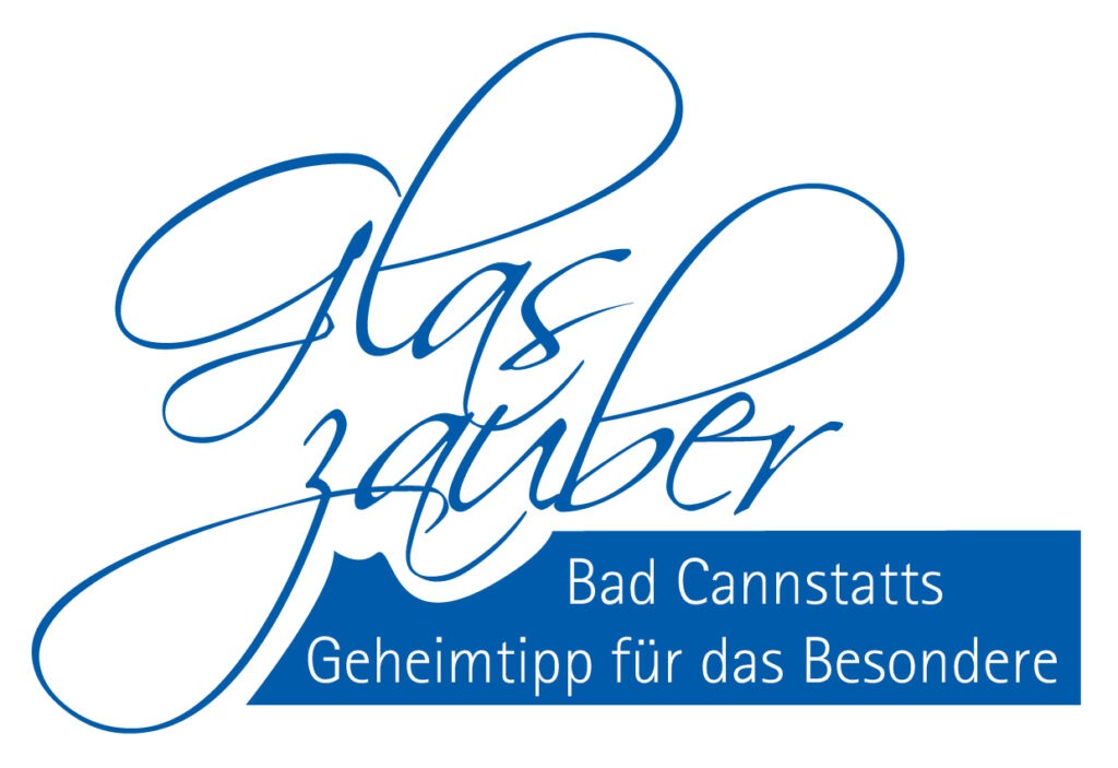 Logo mit den Worten „glas zauber“ in blauer Kursivschrift, die an Klassik-Flair erinnern, und darunter in einem blauen Feld der Text „Bad Cannstatts Geheimtipp für das Besondere“ in weißer serifenloser Schrift – perfekt für ein besonderes Klavier oder Konzert-Erlebnis.